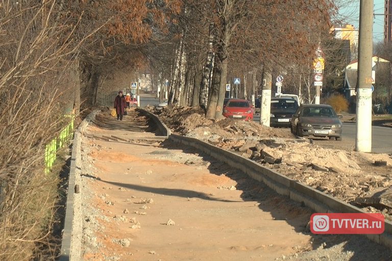 Картина маслом. В Твери на улице имени великого живописца отсутствует тротуар