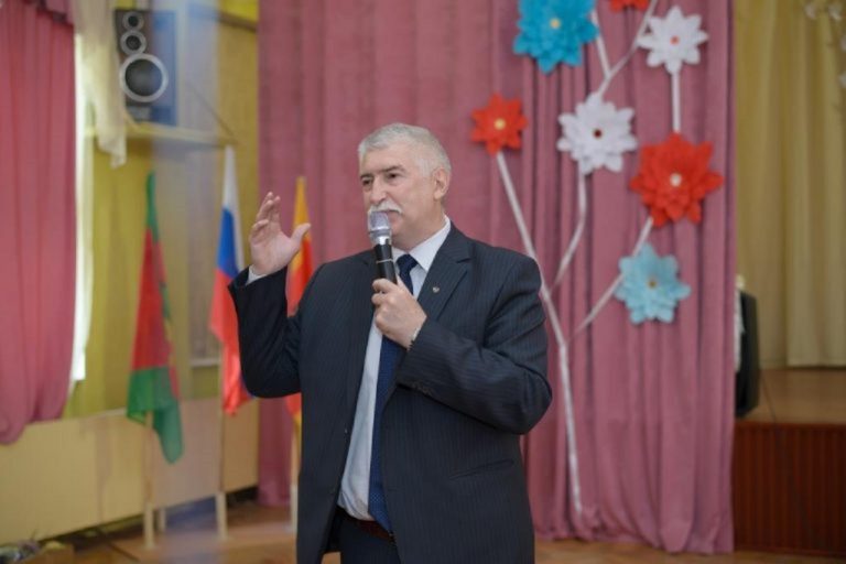 После выборов, в четверг, председателем Собрания депутатов Калининского района стал директор школы