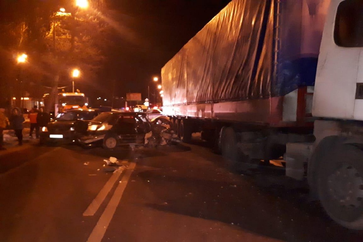 Пьяный водитель спровоцировал тройное ДТП с грузовиком в Тверской области