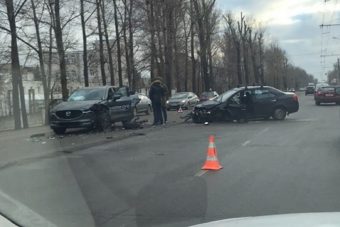 В Твери водитель в приступе эпилепсии устроил тройное ДТП с автобусом