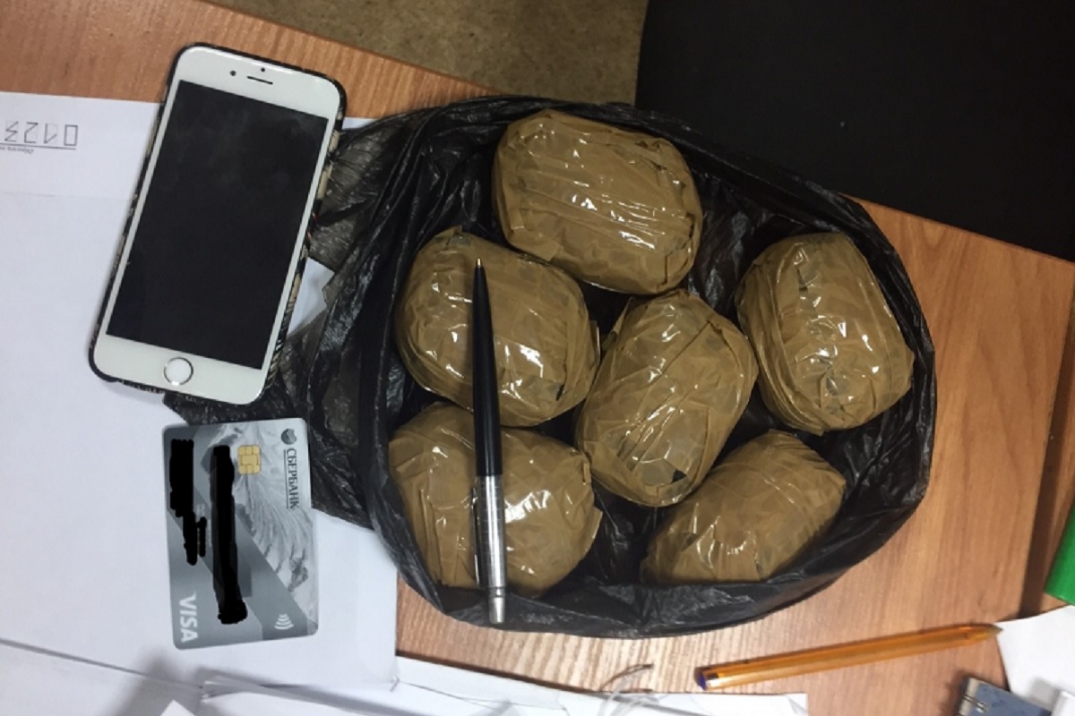 В Твери задержали мужчину с 300 свертками героина