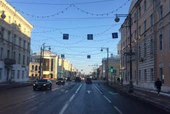 В Твери водитель сбил женщину, переходившую дорогу на «зеленый»