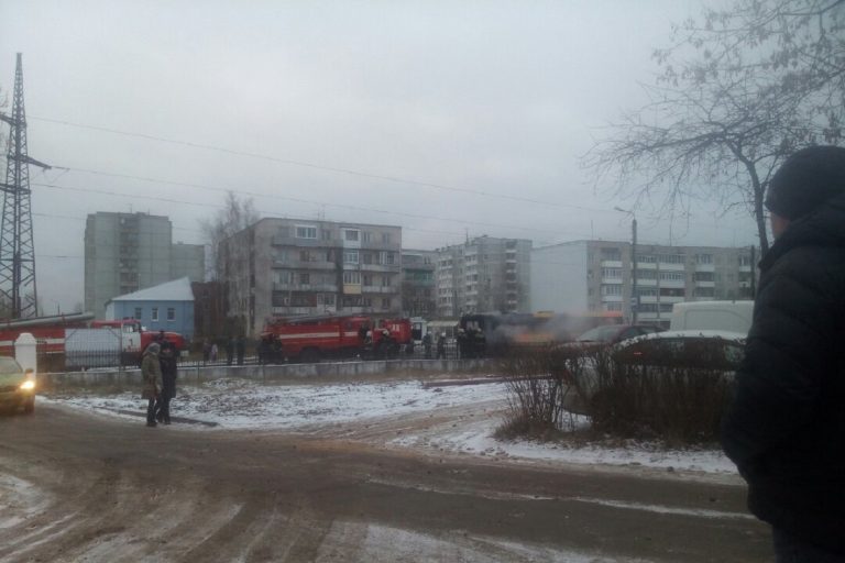 Утром в Твери загорелся автобус