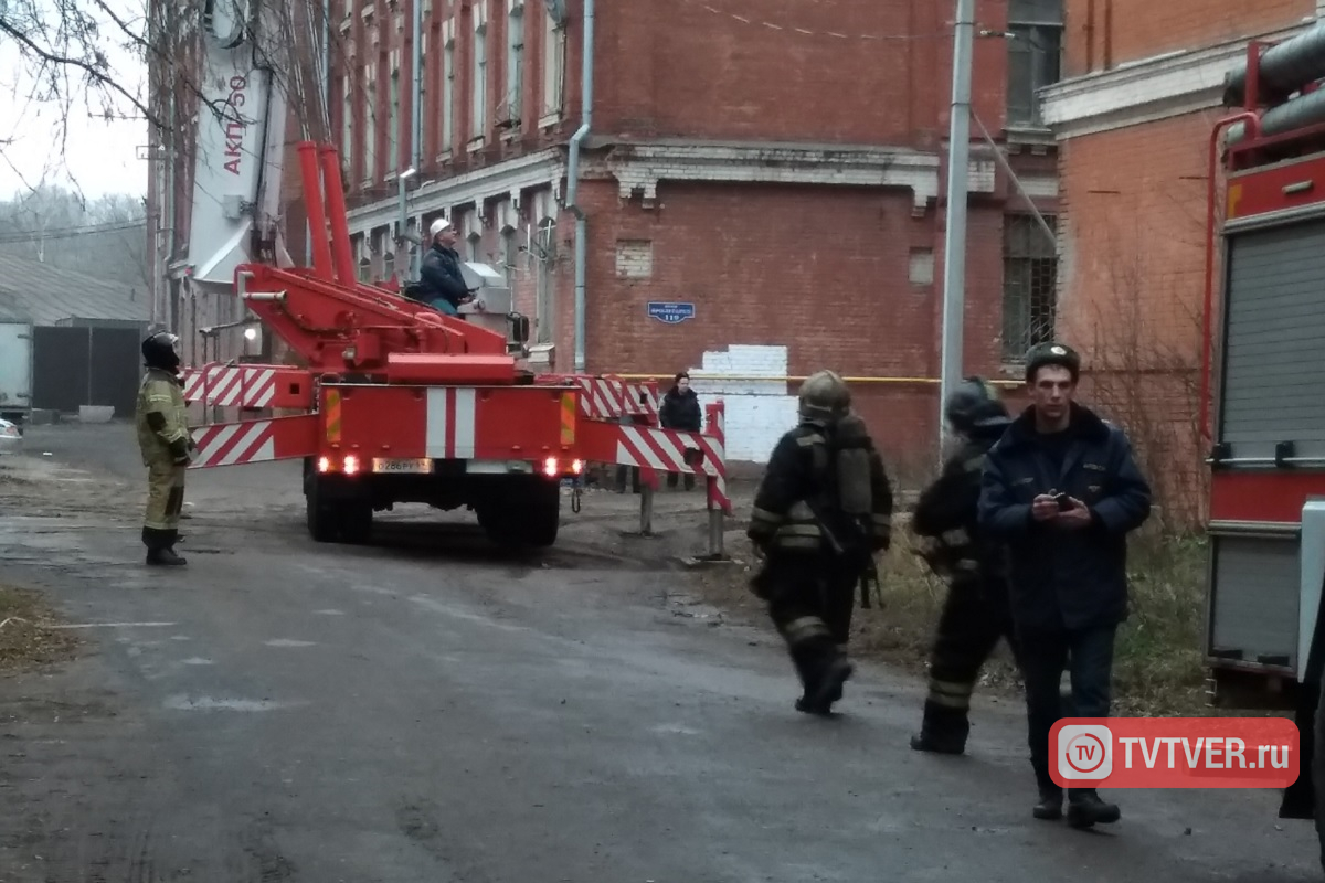 В Твери догорает дом Круга