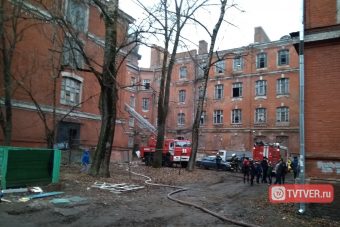 В Твери догорает дом Круга