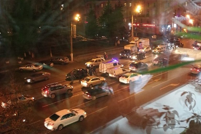 В Твери столкнулись четыре автомобиля после того, как водителю стало плохо за рулем