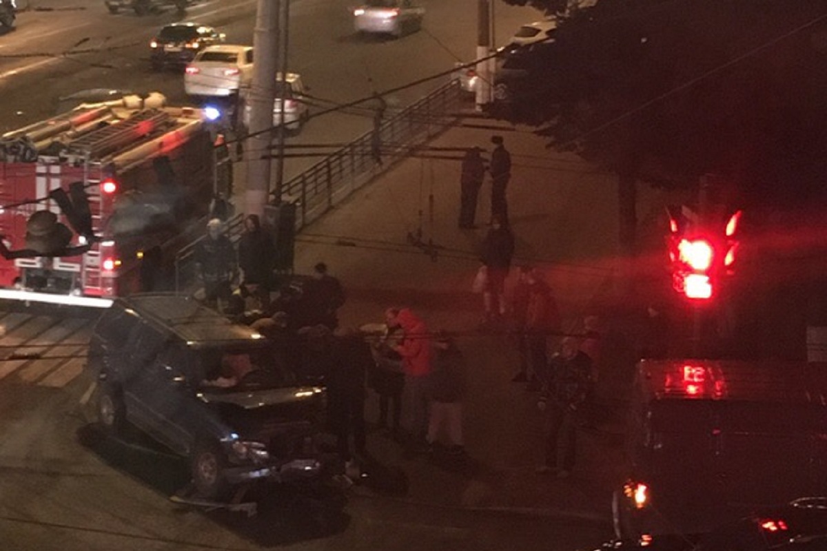 В Твери столкнулись четыре автомобиля после того, как водителю стало плохо за рулем