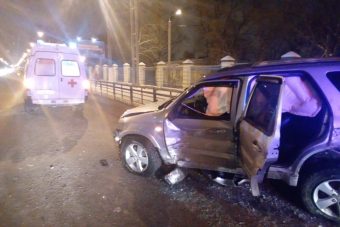 Водитель "под мухой" протаранил в Твери пешеходное ограждение