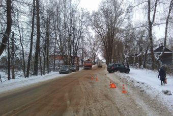 Автоледи в Тверской области врезалась в пень