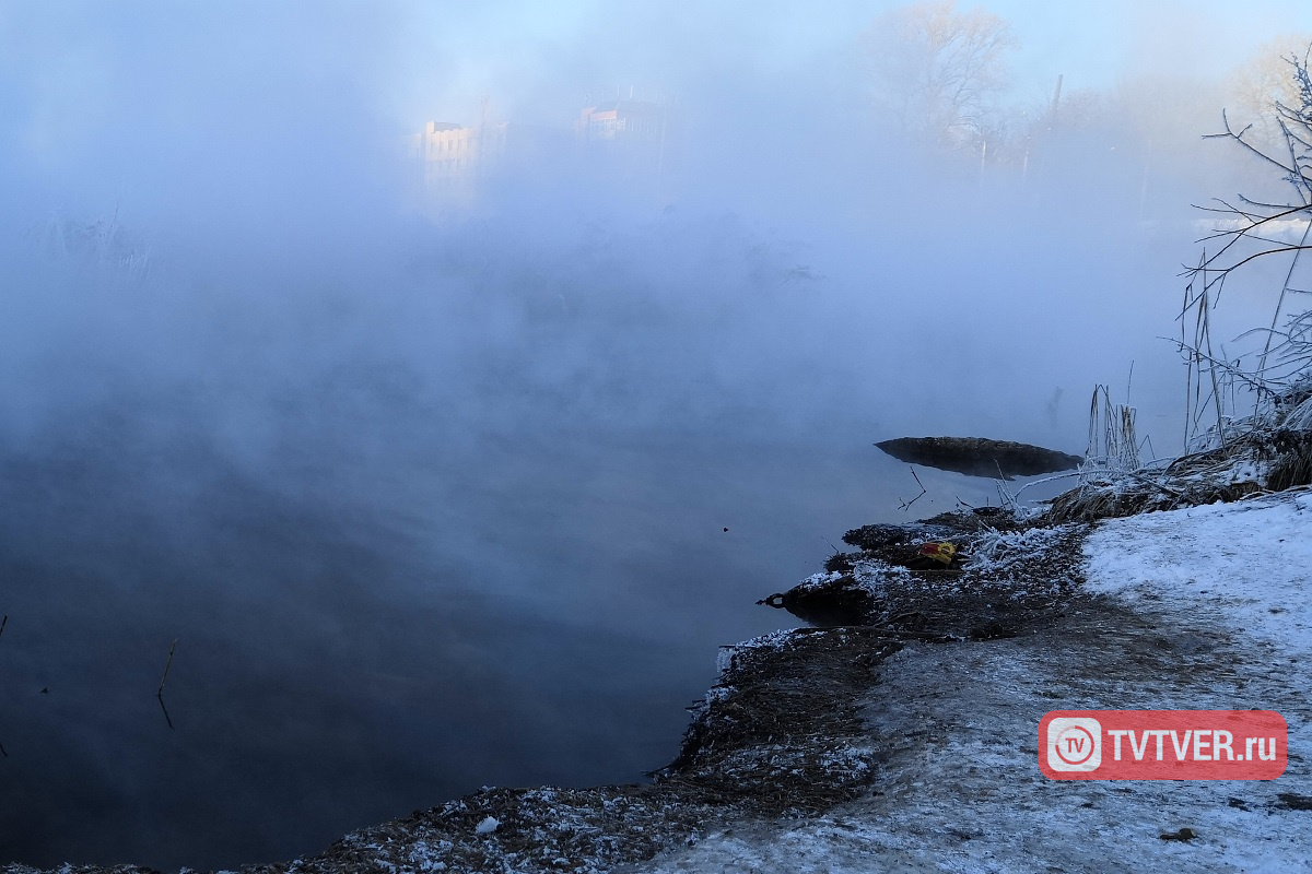 В Твери закипает река