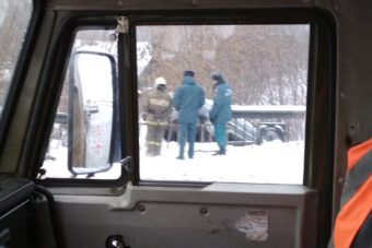 Легковушка вылетела с Восточного моста в Твери