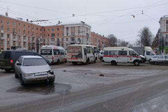 В Твери столкнулись «скорая» и легковушка, трое пострадали