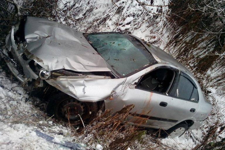 Пьяный водитель без прав устроил ДТП с тремя пострадавшими в Тверской области