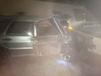 В Тверской области многотонный грузовик Volvo врезался в отечественную легковушку
