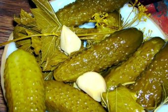 Жителям Твери при выборе продуктов для «Оливье» рекомендуют использовать линейку, календарь и «разуть» глаза