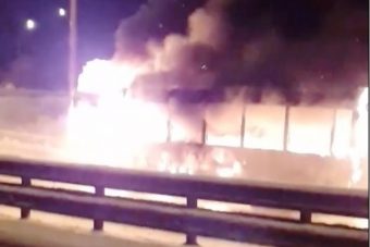 На объездной дороге под Тверью сгорел пассажирский автобус