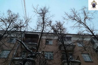 В Твери на голову 10-летнего ребенка с крыши дома упала сосулька В Твери на голову 10-летнего ребенка с крыши дома упала сосулька
