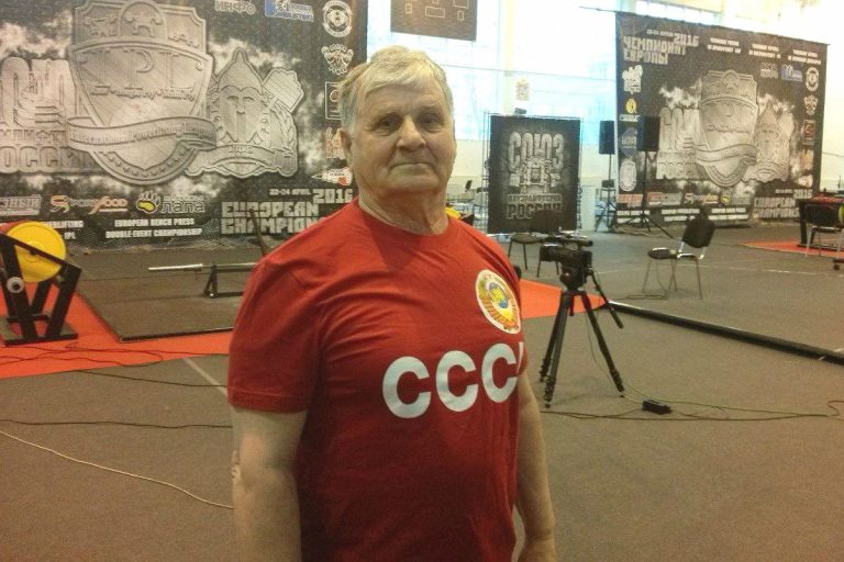 Тверской пенсионер в 79 лет выжал штангу весом 100 кг десять раз