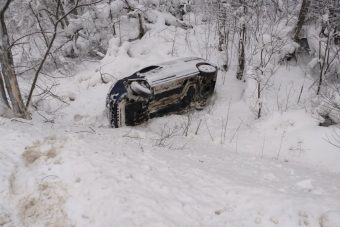 Иномарка вылетела в кювет в Тверской области
