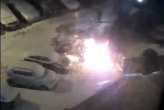 В Твери сгорела припаркованная легковушка