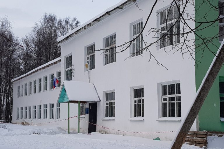 Активисты тверского ОНФ добиваются ремонта разрушающейся школы