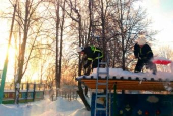 В Тверской области к расчистке детского дома от снега пришлось привлекать спасателей