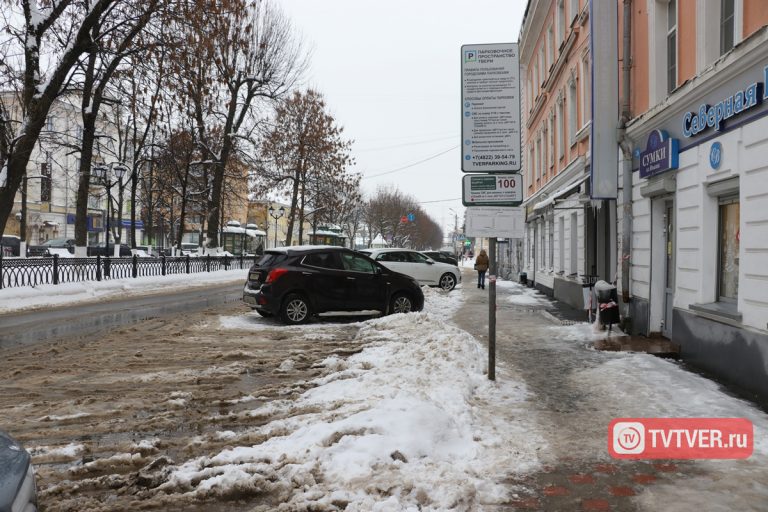 Снег победил дороги Твери