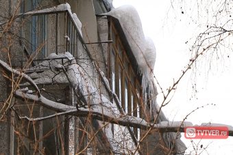 Госжилинспекция Тверской области: чистить снег и удалять сосульки нужно вовремя Госжилинспекция Тверской области: чистить снег и удалять сосульки нужно вовремя