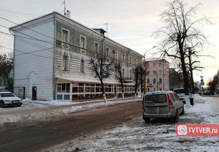 В центре Твери продолжает разрушаться многострадальный дом на Советской, 7