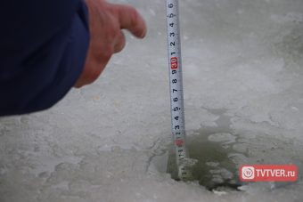 На Волге у Речного вокзала в Твери начали обустраивать Крещенскую купель