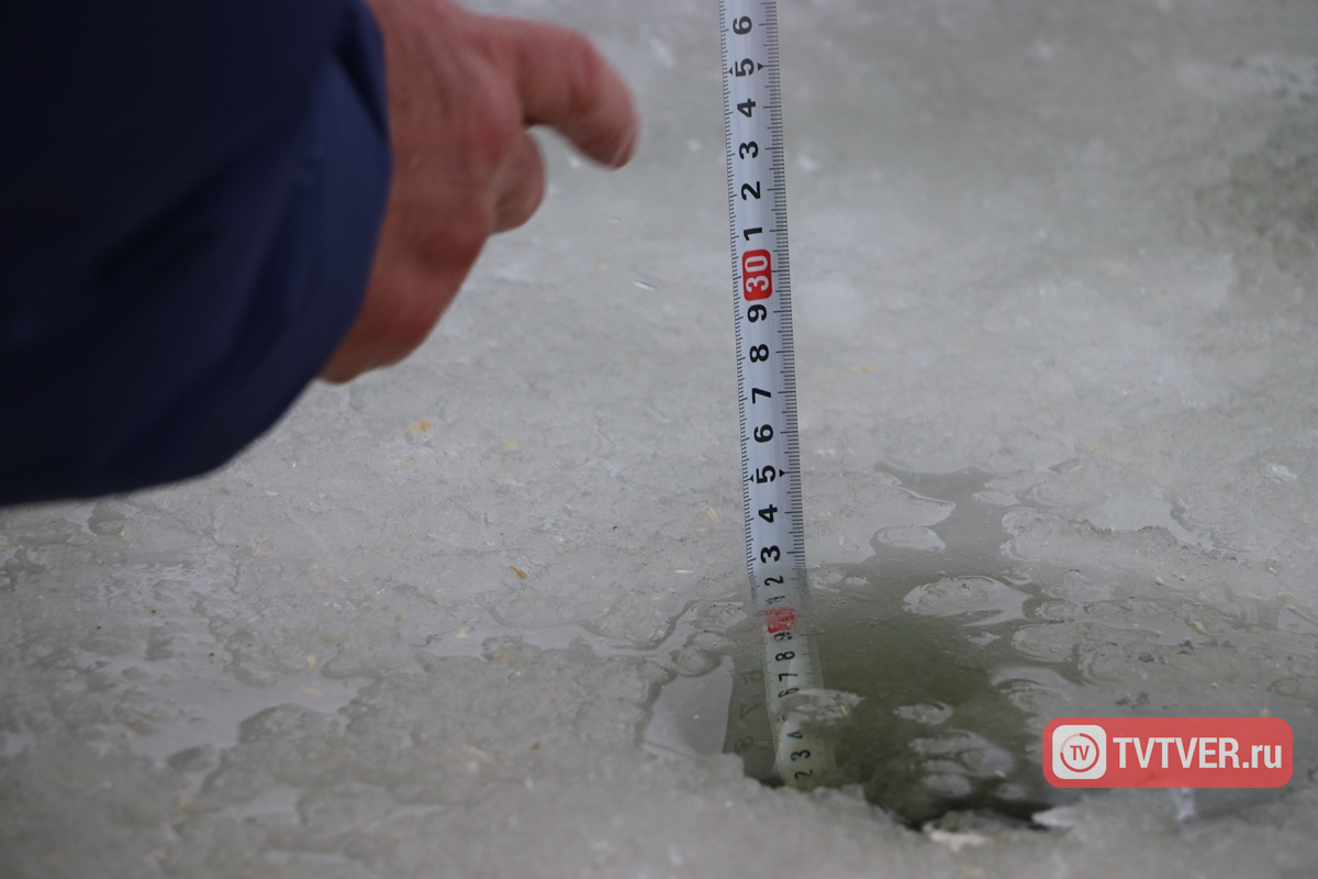 Толщина льда на водоемах Тверской области превысила 40 см