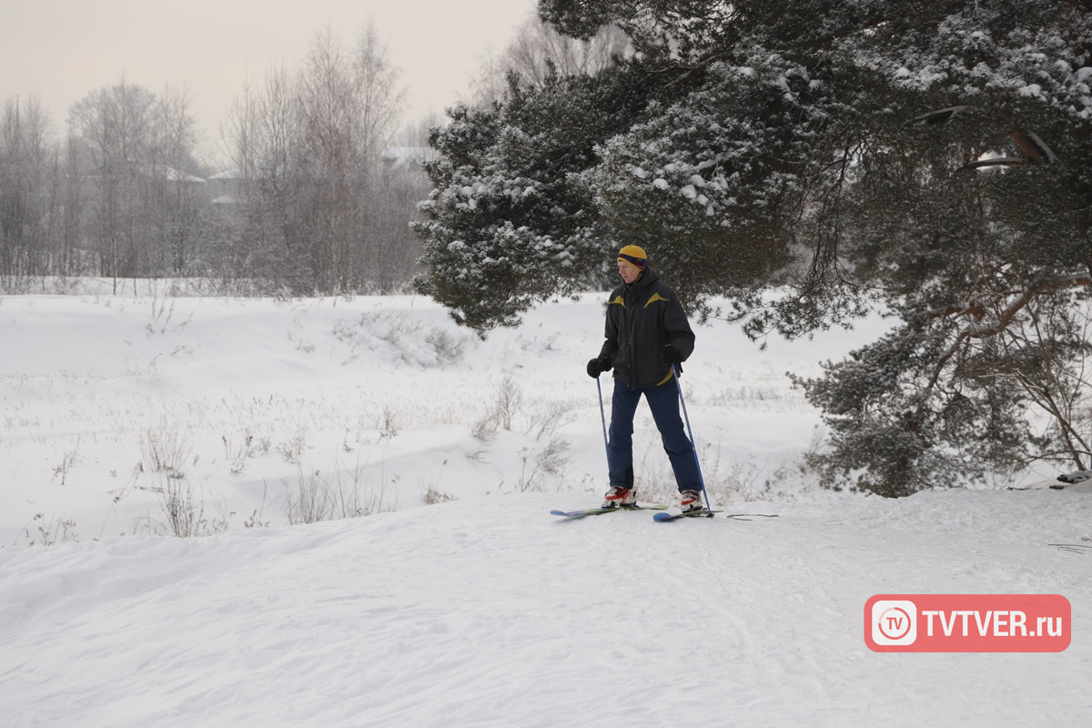 В Тверской области мужчина на лыжах ушел в лес и пропал