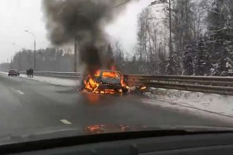 В Тверской области на трассе М-10 дотла сгорела легковушка