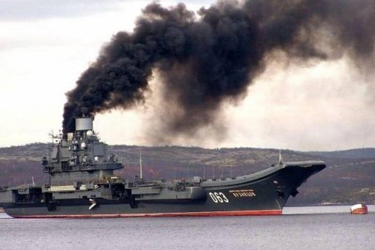 В Тверской области жителей города напугал черный дым над пассажирским поездом