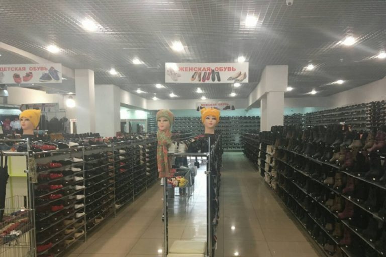 В Твери полицейские вынесли из магазина обувь и одежду на 180 тысяч рублей
