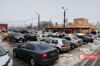 В Твери на Привокзальную площадь вернулись автомобили В Твери на Привокзальную площадь вернулись автомобили