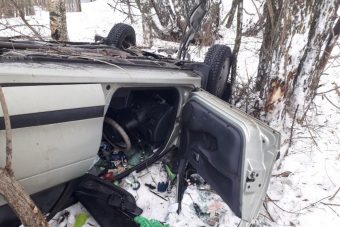 Под Бежецком погиб пассажир перевернувшейся легковушки