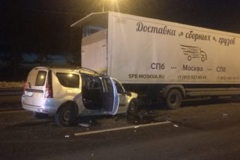 Третьим будешь? В Тверской области легковушка врезалась в участников ДТП