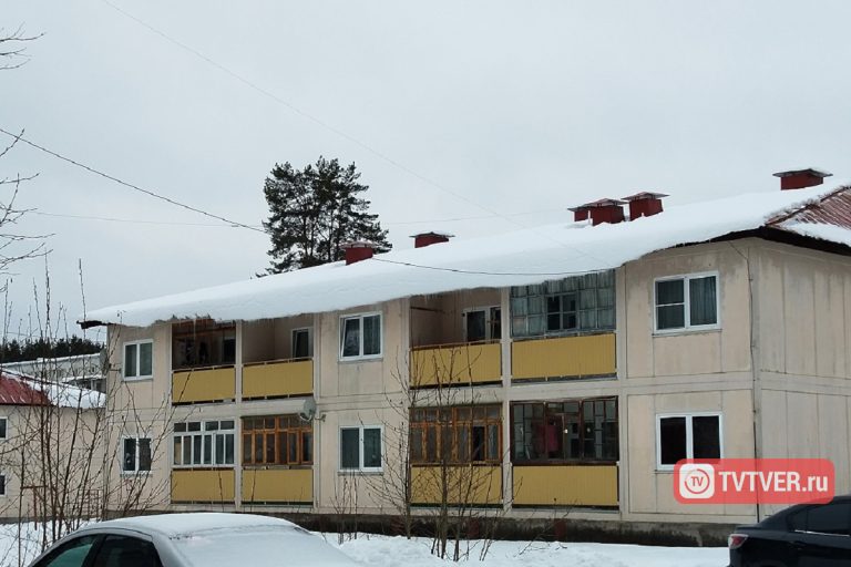 В Тверской области сосульки средней и меньшей дальности угрожают закрытому военному городку, несмотря на вмешательство СК