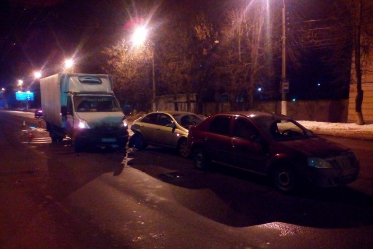 В Твери пьяный водитель собрал "паровозик"
