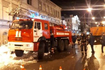 Состояние пострадавших в результате обрушения навеса над остановкой в Твери оценивается как стабильное