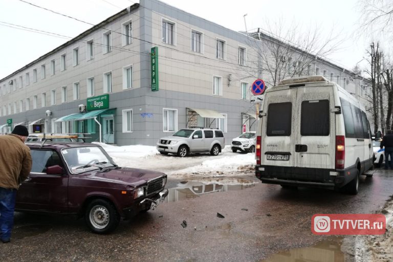 В Твери в разгар рабочего дня произошла авария «под мухой»