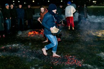 Бывший заместитель губернатора Тверской области Алексей Каспржак прошелся по раскаленным углям
