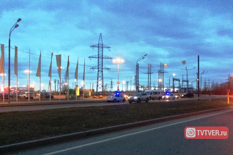 В Твери водитель Renault врезался в маршрутку №177 и сбежал с места ДТП: травмирована женщина