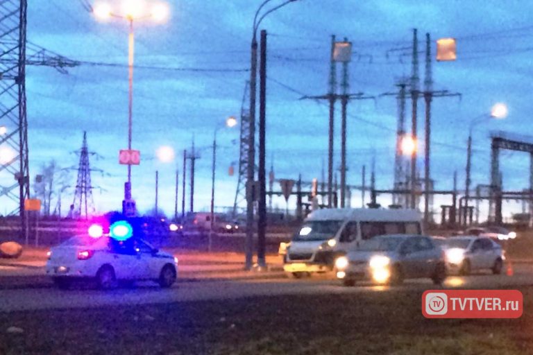 В Твери закрыт поворот к гипермаркету "Глобус"