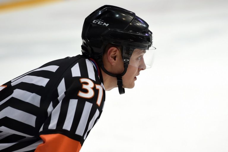 Арбитр из Твери приглашен на чемпионат мира по хоккею