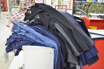В Твери торговали одеждой с логотипами известных брендов