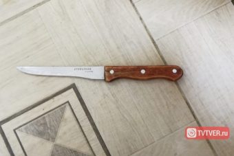 Жительница Тверской области в ходе распития спиртного вонзила нож в живот сожителю
