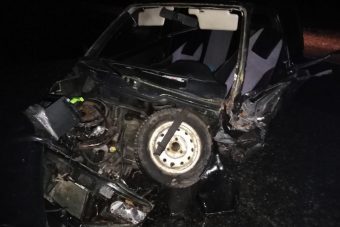 Под Старицей столкнулись лоб в лоб две легковушки
