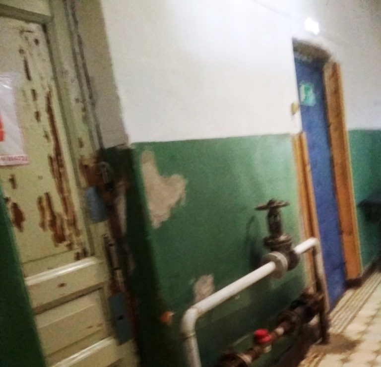 Возмущенные жители Вышнего Волочка опубликовали шокирующие фото центральной районной больницы
